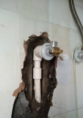集成灶水管损坏的修复方法（解决集成灶水管问题的实用技巧）