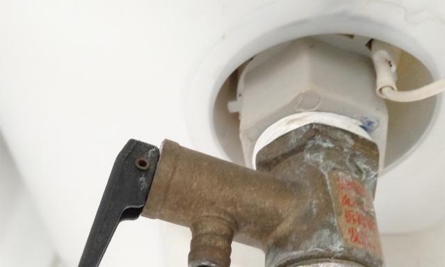 热水器清洗（以热水器清洗出沙子的方法与注意事项）