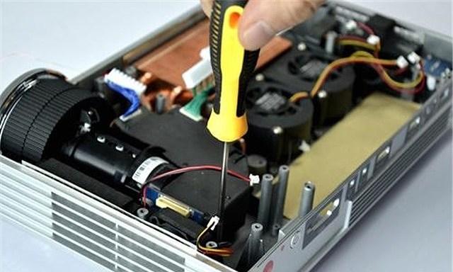 鸿基投影仪电源故障解决方案大揭秘（解决鸿基投影仪电源故障）