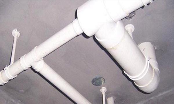 家庭下水道堵塞的清理方法（教你如何自行处理下水道堵塞问题）